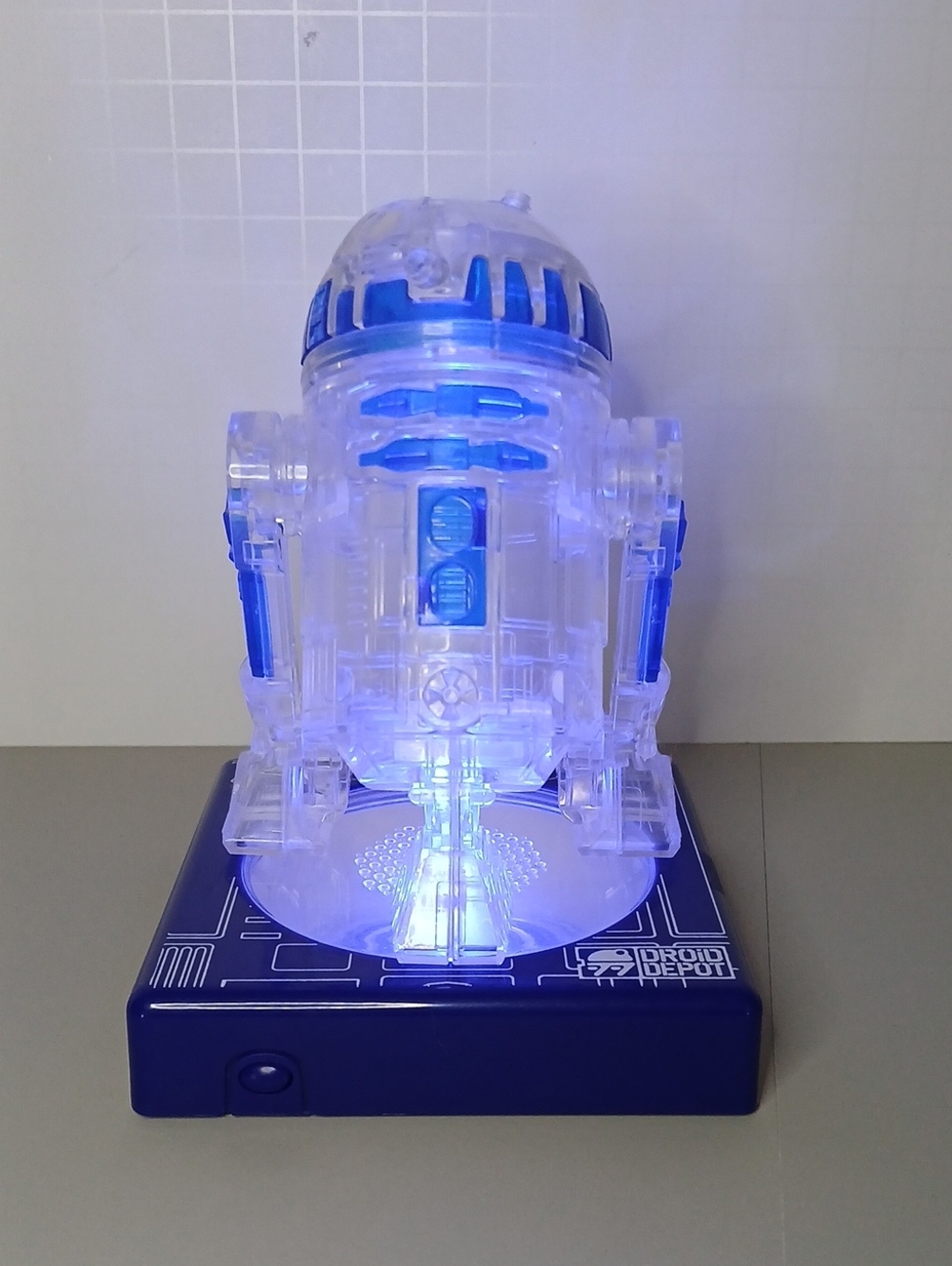 Droid Depot R2-D2 Figurine with Light-up Platform